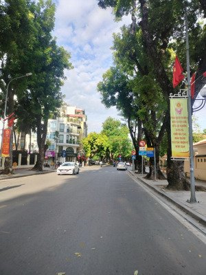 bán nhà doãn kế thiện - lô góc 2 mặt tiền - kinh doanh sầm uất - 24.6 tỷ