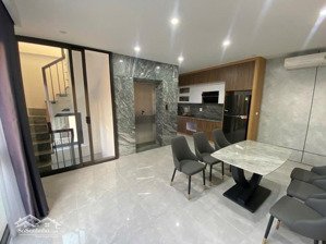 bán nhà ngọc lâm,lb 40m 6tầng thang máy-trung tâm phố-ô tô tránh đỗ cửa-full nội thất chỉ 9,x tỷ