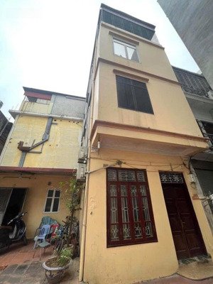 cần bán gấp nhà mặt hồ đầm tròn dt đất 165m2 giá bán 260tr/m2 tại phố đội cấn, ba đình hà nội