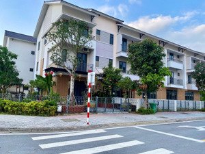 chủ cần tiền bán gấp căn shophouse đắc địa vsip giá ưu đãi có fix đón sóng sân bay gia bình