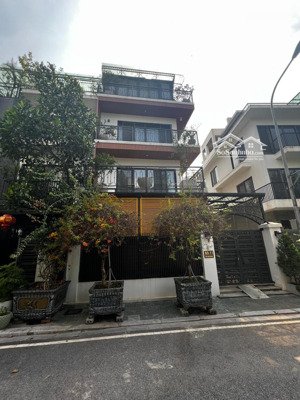 bán nhà phân lô oto trên phố 2 anh em họ nguyễn khang - nguyễn ngọc vũ- giá chưa đến 340 tr/m2