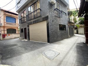 bán nhà nguyễn văn cừ,lb ô tô vào nhà-siêu hiếm 3 thoáng-50m 5tầng-khu trung tâm-sát ô tô tránh