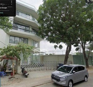 cho thuê văn phòng mặt tiền nguyễn văn hưởng, thảo điền 790 m² - sân rộng - có hầm & thang máy