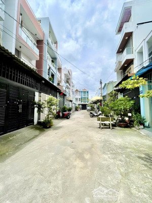 đường xe hơi - dt: 4x18m - hạ 300tr - nhà đúc 2 tầng 3pn, ngay gò dầu - chỉ 6,18 tỷ