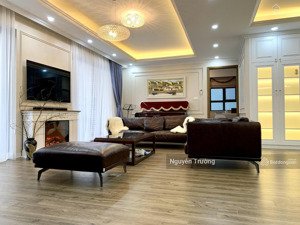 gia đình bán căn hộ 206m2, 4pn 3vs, view hồ cực đẹp, chung cư keangnam. gía chỉ 16 tỷ