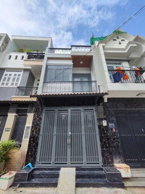 tl 14. thạnh lộc. q12. tphcm. dt 4 x14. giá 4 tỷ 550