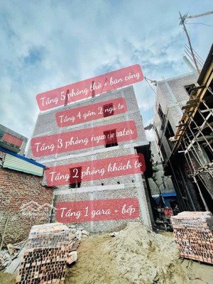 chỉ sau nhà mặt đường oto tận cửa 5 tầng nội thất hiện đại hơn 5 tỷ chút