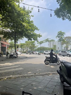 nhà 48m2 /5 tầng sân bay gia lâm long biên giá 8tỷ