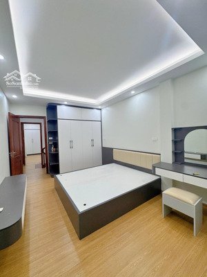 bán nhà đội cấn - ba đình 9 tỷ 50m 5 tầng, nhà 2 thoáng, gần oto tránh