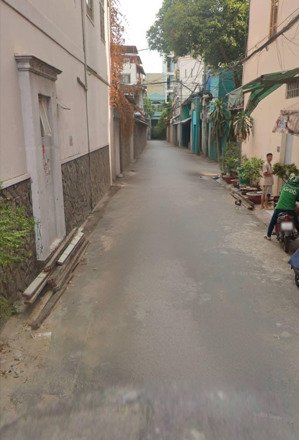 cần bán góc 3 mặt hẻm văn chung, phù hợp xây chdv