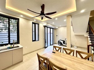 nhà đẹp xây mới phố đà nẵng gần ngã 5, full nội thất, ngõ nông, oto đỗ ngay gần nhà