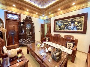 bán nhà trần quốc hoàn. giá đầu tư - mặt tiền rộng, ô tô chạy vòng quanh. 48m2/5t giá 16tỷ