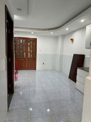 cần cho thuê cc khang gia. 2pn. 1vs nhà sạch sẽ . giá thuê 7tr. cọc 1 tháng lh: 