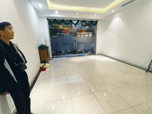 cho thuê nhà đẹp, có thang máy lê văn thiêm, thanh xuân. dt 75m2, 5 tầng, giá 45 triệu/tháng