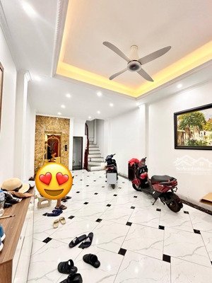 hồ tây - hiếm nhà bán - ngõ thông - gần ô tô - vài bước ra phố võng thị-nở hậu-thang máy-full nt