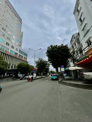 số 8 - trung sơn đường 2 chiều vip đối diện bv nam sài gòn - 5 tầng - 10 căn hộ dịch vụ 40tr/1h