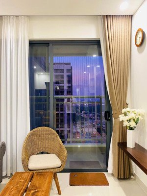 tôi cần bán nhanh căn 69m2 q7 riverside full nội thất giá 4,1 tỷ .