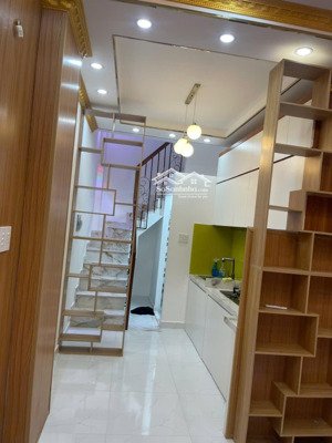 nhà mới ở ngay, chính chủ bán 166/22a/...hồ bá kiện, phường 15, quận 10