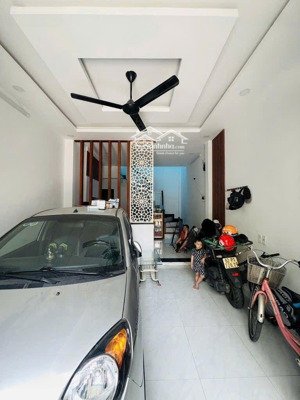 mặt tiền kinh doanh ... giáp tân phú - xe hơi vô nhà... 3 tầng 2pn 2wc...hẻm 6m thông - giá 4tỷ8 tl