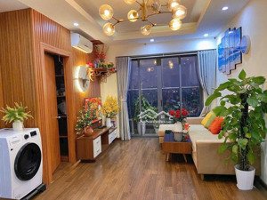 chủ nhà tin tưởng gửi em bán căn hộ 3 ngủ 2vệ sinh,2 phút đi bộ sang bến xe mỹ đình,lên cầu giấy 5p