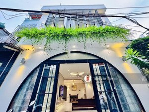 nhà đẹp xinh ở ngay hoàng hoa thám - 5x13m - trệt lầu sân thượng - 5 phòng lh 