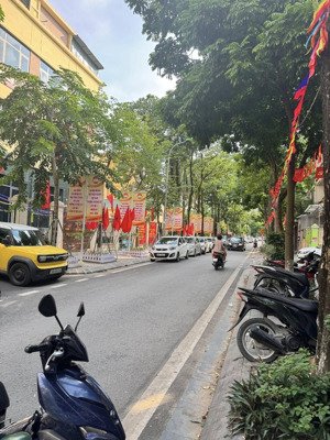 bán nhà trần điền kđt định công. vừa ở làm văn phong cty dt 80m2, mt 4.7m. giá 26 tỷ.