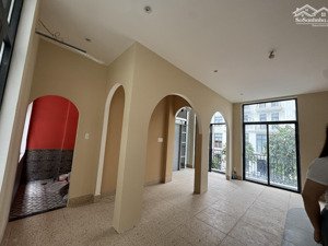 cho thuê nhà phố hoàn thiện đẹp có thang máy tại vinhomes grand park gần vinwonder giá 30tr