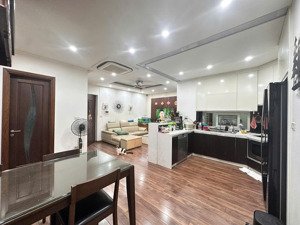 chính chủ gửi bán căn góc vip, tầng đẹp 93m2 full nội thất vip, hướng đn tại rainbow linh đàm.