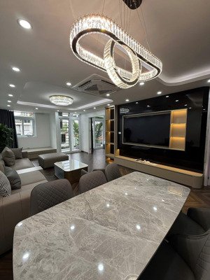 bán căn hộ chung cư văn phòng trung ương đảng 260 đội cấn. 89,8m2. 3n 2vs. giá 8,67 tỷ