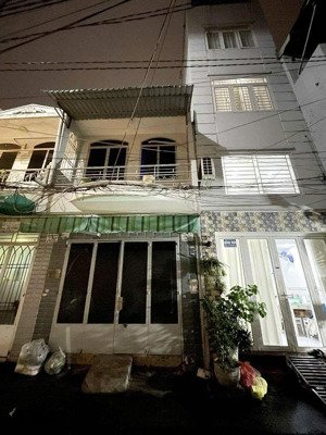 2 tầng, 24m2, đường 5m xe hơi 2 mặt thoáng quốc lộ 13, 3.8 tỷ