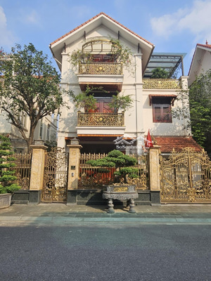 biệt thự vip nhất hà đông,lô góc -có hầm -view vườn hoa,dt 180m-4 tầng.