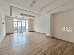 chỉ 70tr thuê nguyên tòa nhà văn phỏng mặt tiền tạ hiện-650m2 sử dụng có pccc,thang máy,máy lạnh