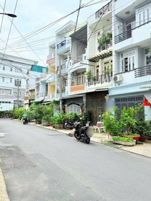 giảm 300 tr cho căn / hxh 6m qt p 8 gv trệt 2 lầu giá 8 tỷ 100 tl