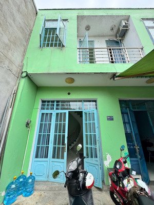 nhà nguyên căn 2 phòng ngủ, 2wc mặt tiền hẻm xe hơi