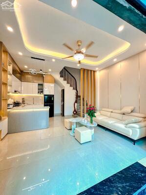 Siêu phẩm Hoàng Mai 8.2 tỷ, nhà to giá quá hợp lý!