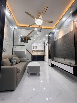 tôi bán nhà 46 m2, 1 trệt. 1 lầu, sát hẽm xe hơi, tuyệt đep, quận 7, giá : 1,88 tỷ