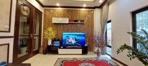 chính chủ bán nhà 4t trung tâm thạch bàn, cách aeon chỉ 7p, s: 48.8m2, ra đường lớn 40m. giá 9,x tỷ