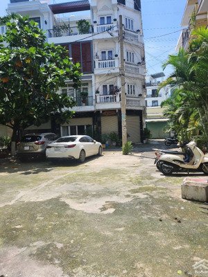 nhà đẹp 2mt, ngang 4,5m mt đường 12m mt sau 6m nhà dtcn đủ mặt sau là công viên nội khu giá 11,5tỷ