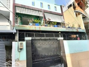 kẹt tiền bán nhà hẻm gò dầu, tân quý, cấp 4 9 phòng trọ, 8x15m, giá 8.3 tỷ