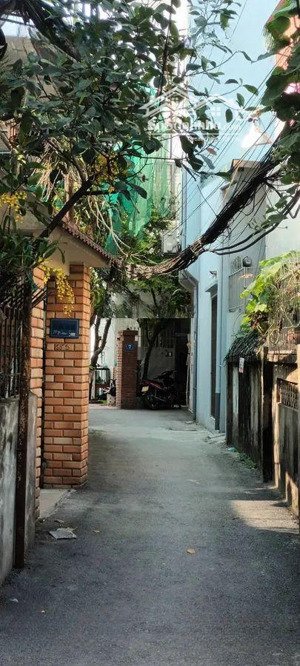 bán nhà hà trì hà đông dt 45m, 3 tầng, lô góc giá gần 8tỷ, nhà đẹp khung cột chắc chắn.