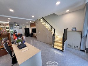 nhà mới full nội thất cao cấp - liền kề lê văn việt, coop ngã 4 thủ đức, ô tô tránh - hoàn công đủ