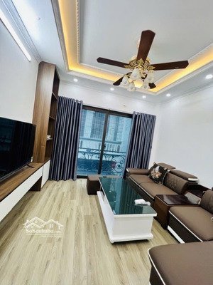 trục chính kinh doanh ô tô vào nha 5 tầng thang máy nhà mới -cạnh kđt xa la -nhỉnh 8 đồng