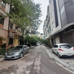 duy nhất một căn nhà mới cực đẹp phố lạc long quân, tây hồ. dt70m2x4t, oto tránh vỉa hè rộng.