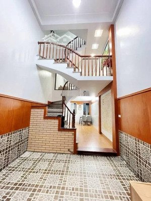 hoa hậu định công hạ - 32m2 - 6 tầng - giá chỉ 5.9 tỷ