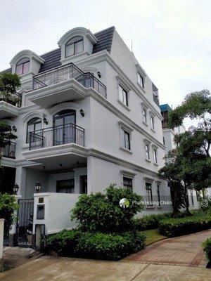 hiếm, bán gấp nhà phố view công viên, dt 5x20m, 1 trệt 3 lầu, nhà thô, giá 18 tỷ lh 