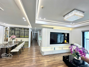 chính chủ bán căn góc 2 ban công goldmark city, 9 tỷ vnd, 112m2, view đẹp, tiện nghi đầy đủ.lh ngay