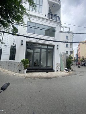 nhà đẹp hẻm kinh doanh nở hậu dt 3.8x15m ngay hàng xanh - 3 tầng hiện đại - chỉ 134tr/m2