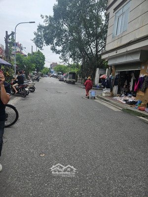 vị trí đắc địa gần aeon mall long biên diện tích: 46m2, mặt tiền 5,2m, giá: 5,45 tỷ