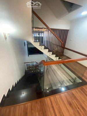 bán nhà 4 tầng phố hoa lâm - long biên, ô tô tránh, full nội thất, sổ đỏ chính chủ, giá tốt!