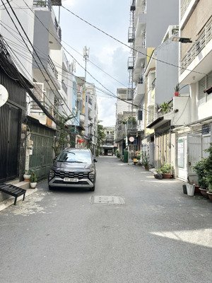 chủ gấp bán giảm hẳn 2 tỷ xe hơi đậu cửa- giáp phan đăng lưu-4 tầng- còn 10tỷ679